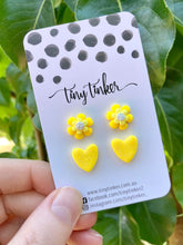 Load image into Gallery viewer, Flower and Heart Earring Sets